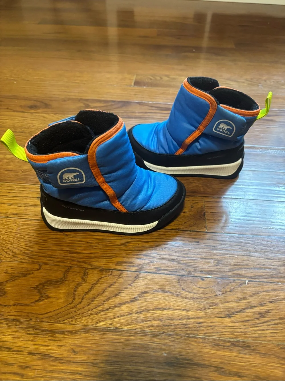 Like New! Sorel Childrens Whitney Winter Snow Boot in Blue. Size 7.